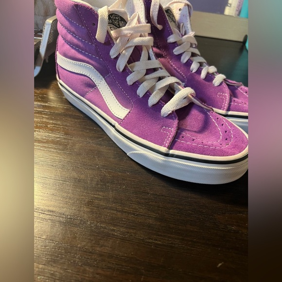 Vans - Picture 2 of 4